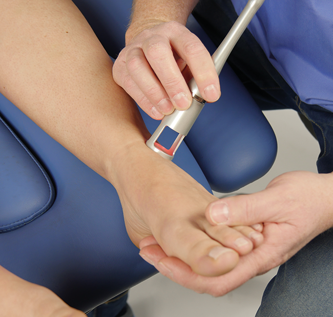 Traitement anti-inflammatoire de la capsule articulaire de la cheville -mode pulsé