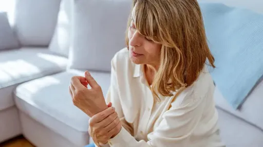 woman with wrist pain